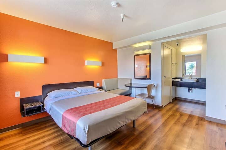 Room 11 of 26