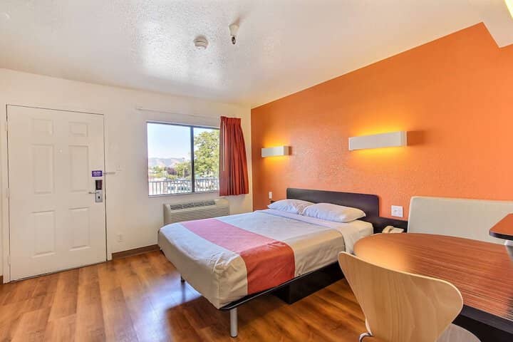 Room 10 of 26