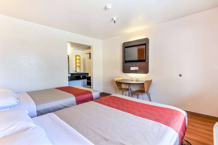 Room 6 of 26