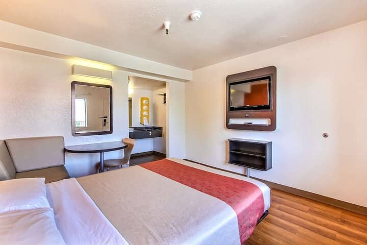 Room 12 of 26